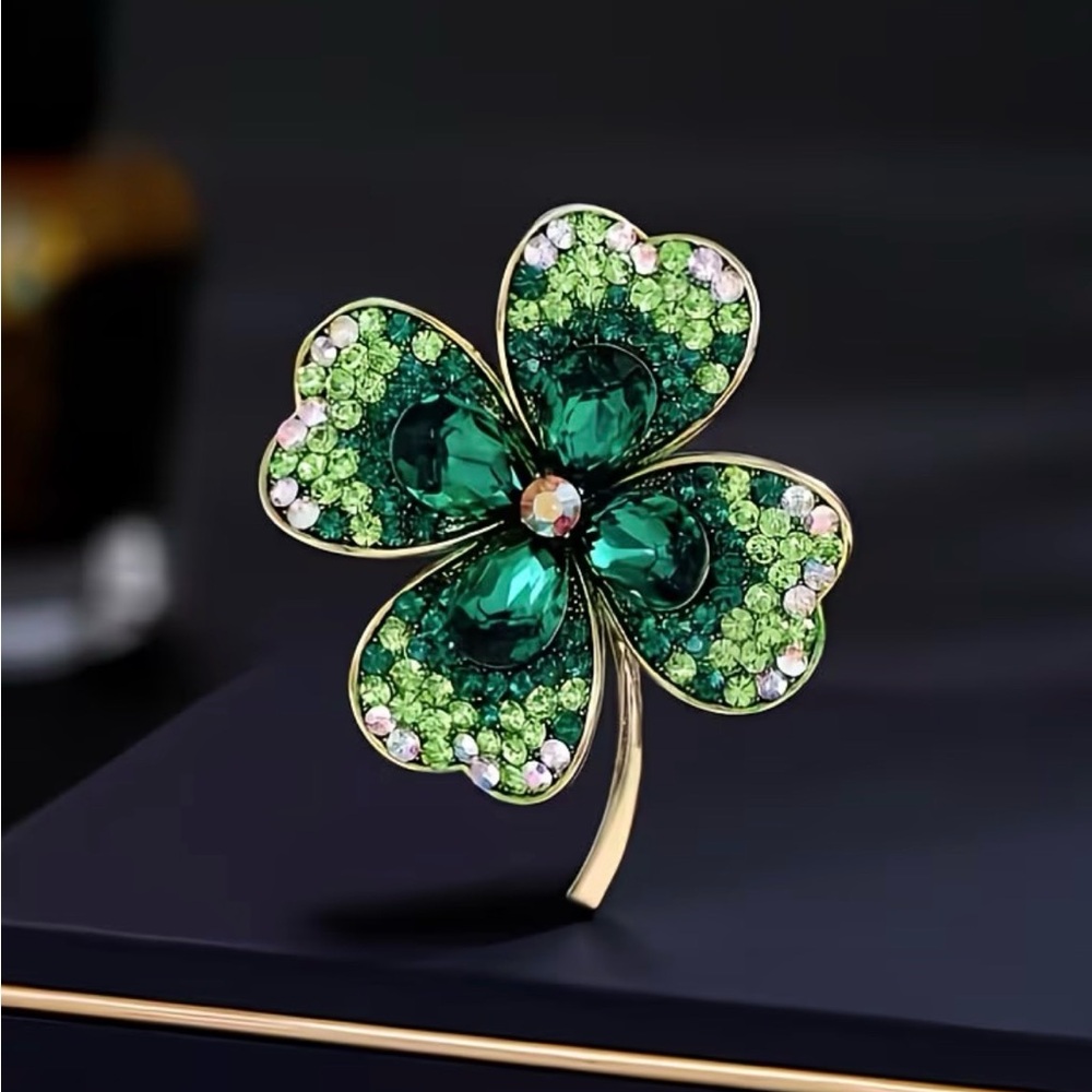Elegant Green Clover Brooch